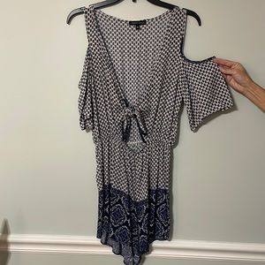 White and navy blue printed romper. Kendall and Kylie brand. Size Extra small